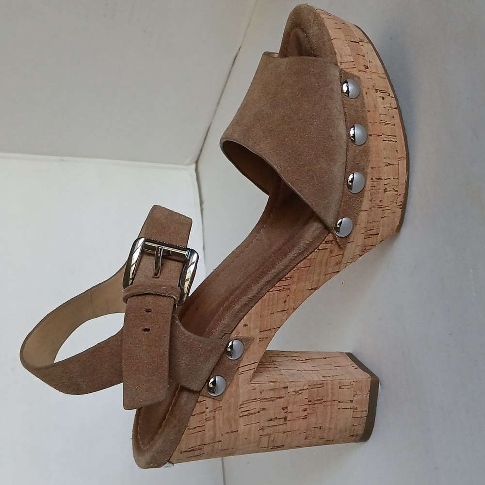 Micheal Kors Suede Platform Sandal size 7.5